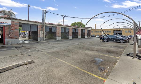 2,600 SF commercial building on a 0.33 acre lot in Hermosa 4