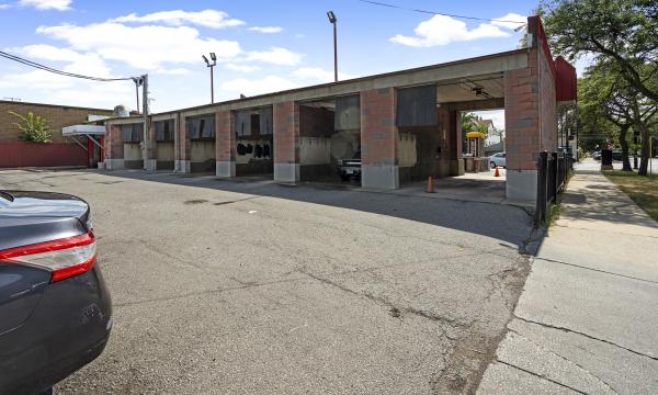 2,600 SF commercial building on a 0.33 acre lot in Hermosa 5