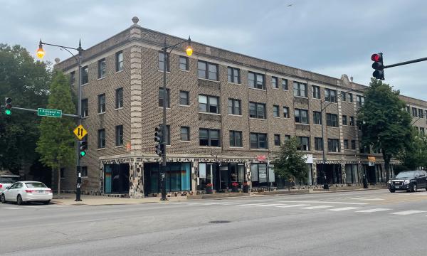 2,000 SF Corner Retail Unit In Andersonville 1