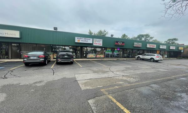 Prime Skokie 900 SF Retail for Lease on Dempster Street 1