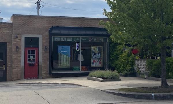 1,500 SF Office/Retail Storefront Near Corner of Illinois & Western