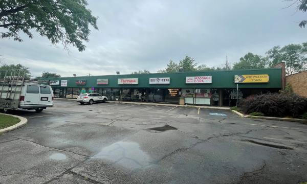 Prime Skokie 900 SF Retail for Lease on Dempster Street 2