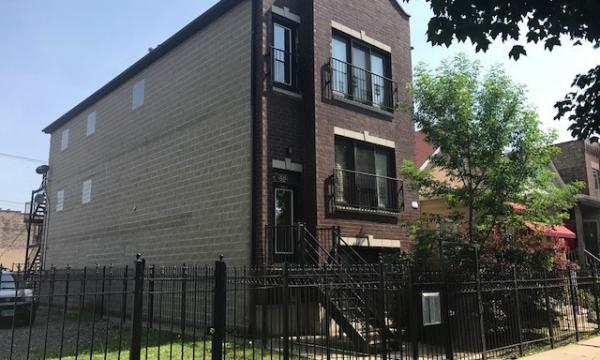 Fully leased apartment building on the west side of Chicago