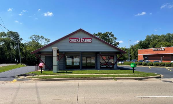 Highly Visible Freestanding Retail in McHenry, IL 2