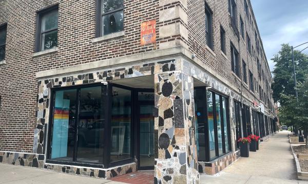 2,000 SF Corner Retail Unit In Andersonville 2