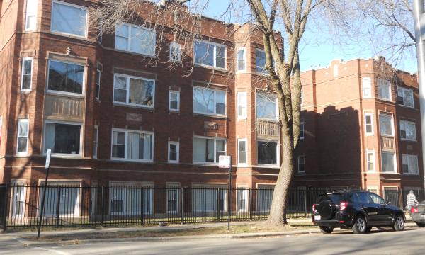 Large apartment complex on south side of Chicago