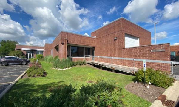 2,128 SF Contemporary Office Space Near Skokie Hwy and Lake Cook Rd