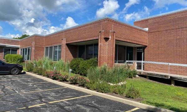 2,128 SF Contemporary Office Space Near Skokie Hwy and Lake Cook Rd