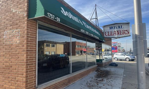 Retail Storefront on Oakton St. in Des Plaines, IL 2