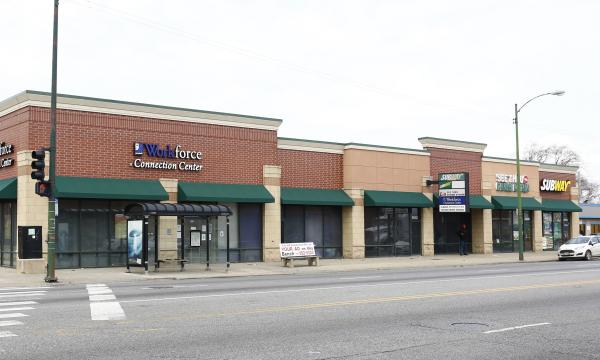 Fully leased retail center on busy Western Ave in Chicago