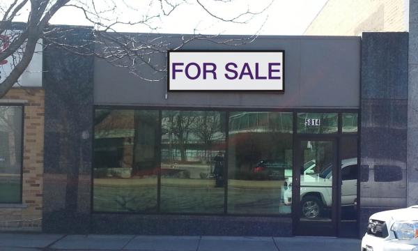 Office or retail storefront on Lincoln Ave in Chicago's West Ridge neighborhood