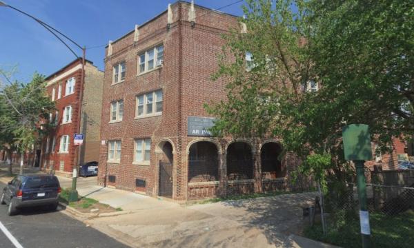 Fully leased apartment building in Chicago's Rogers Park