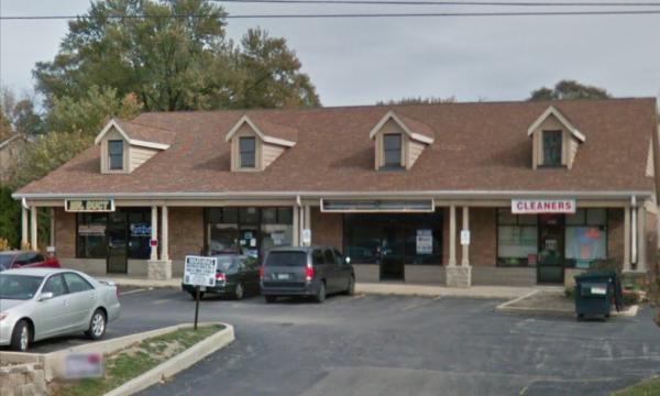 Storefront perfect for retail or office use available for lease on Northwest Hwy