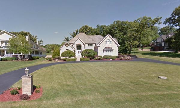 Large single-family home in Lemont