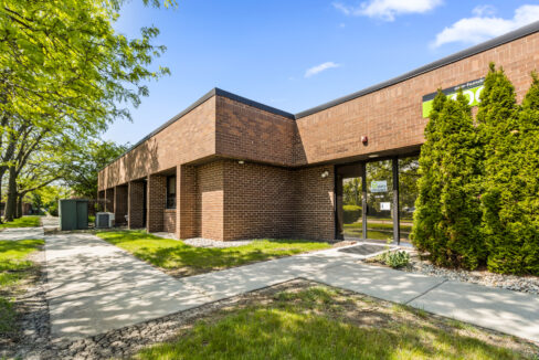 001_hdr_v501850_1mainentrance1