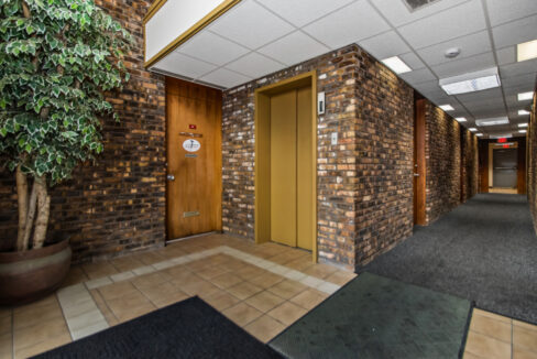 003_hdr_v501965_1mainfoyer1