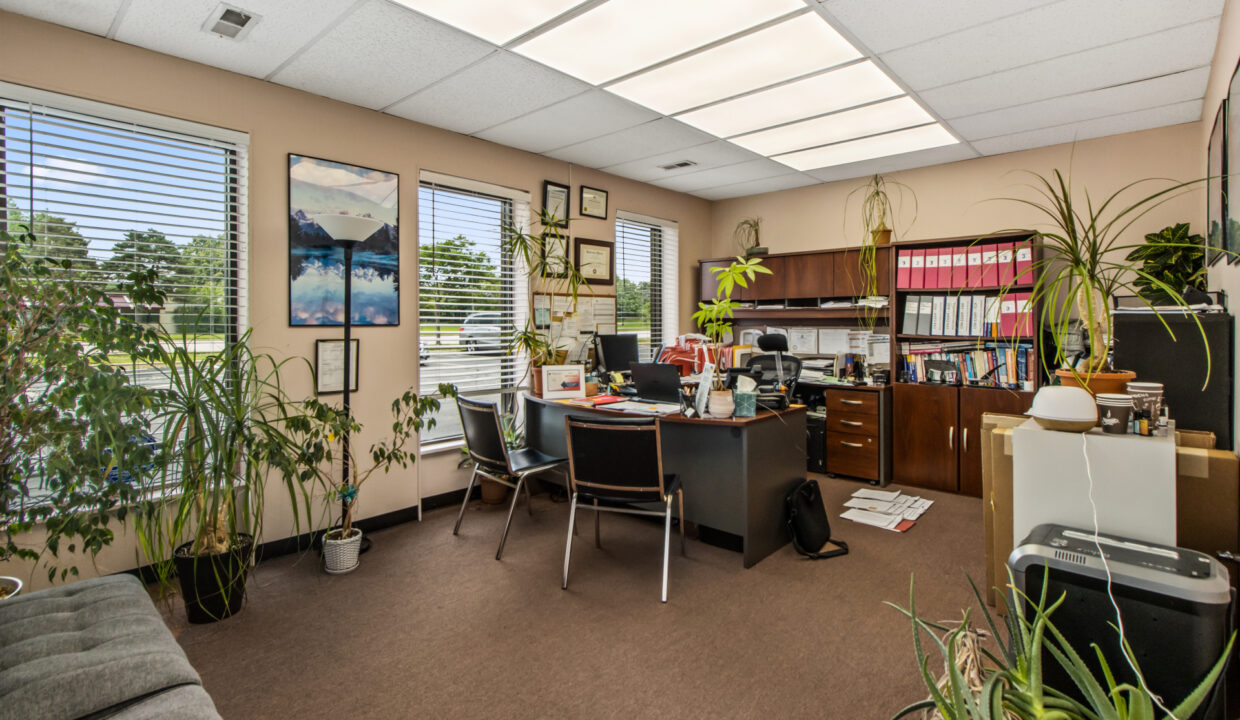 007_hdr_v501965_1storespaceofficea