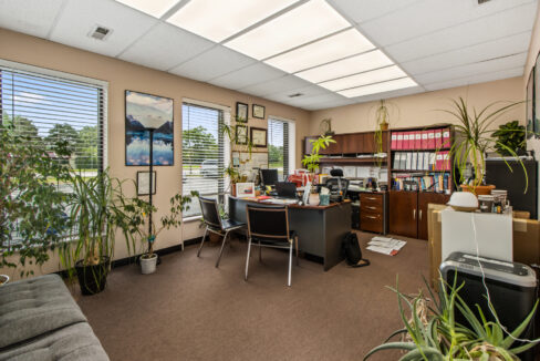 007_hdr_v501965_1storespaceofficea