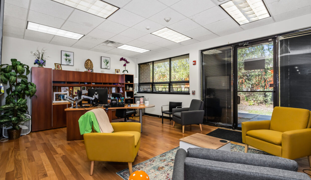 008_hdr_v501850_1office1