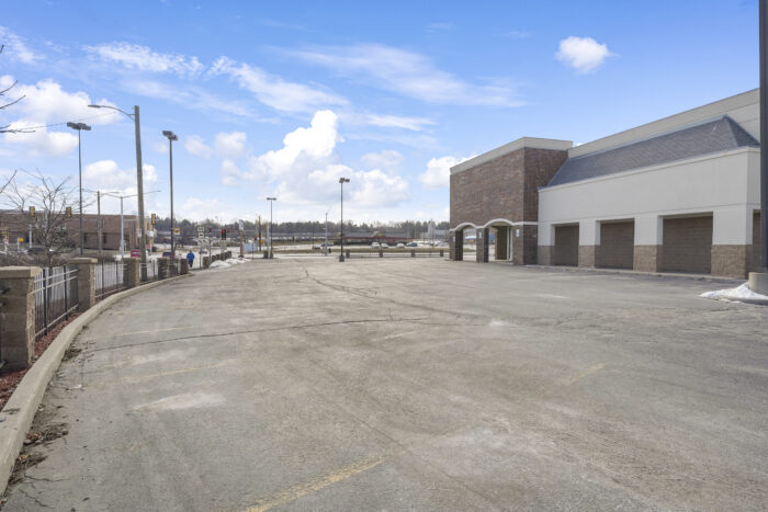 16,709 SF free-standing retail center in Milwaukee, WI