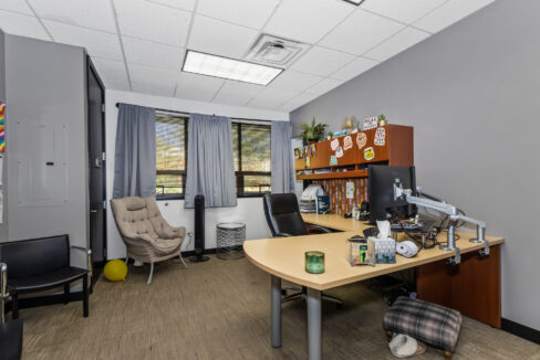 011_hdr_v501850_1office3