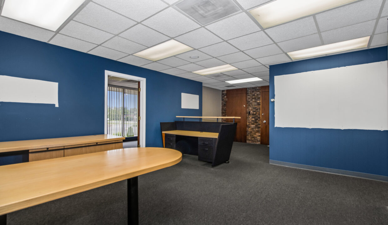 011_hdr_v501965_1officespace1