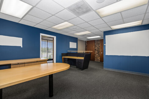 011_hdr_v501965_1officespace1