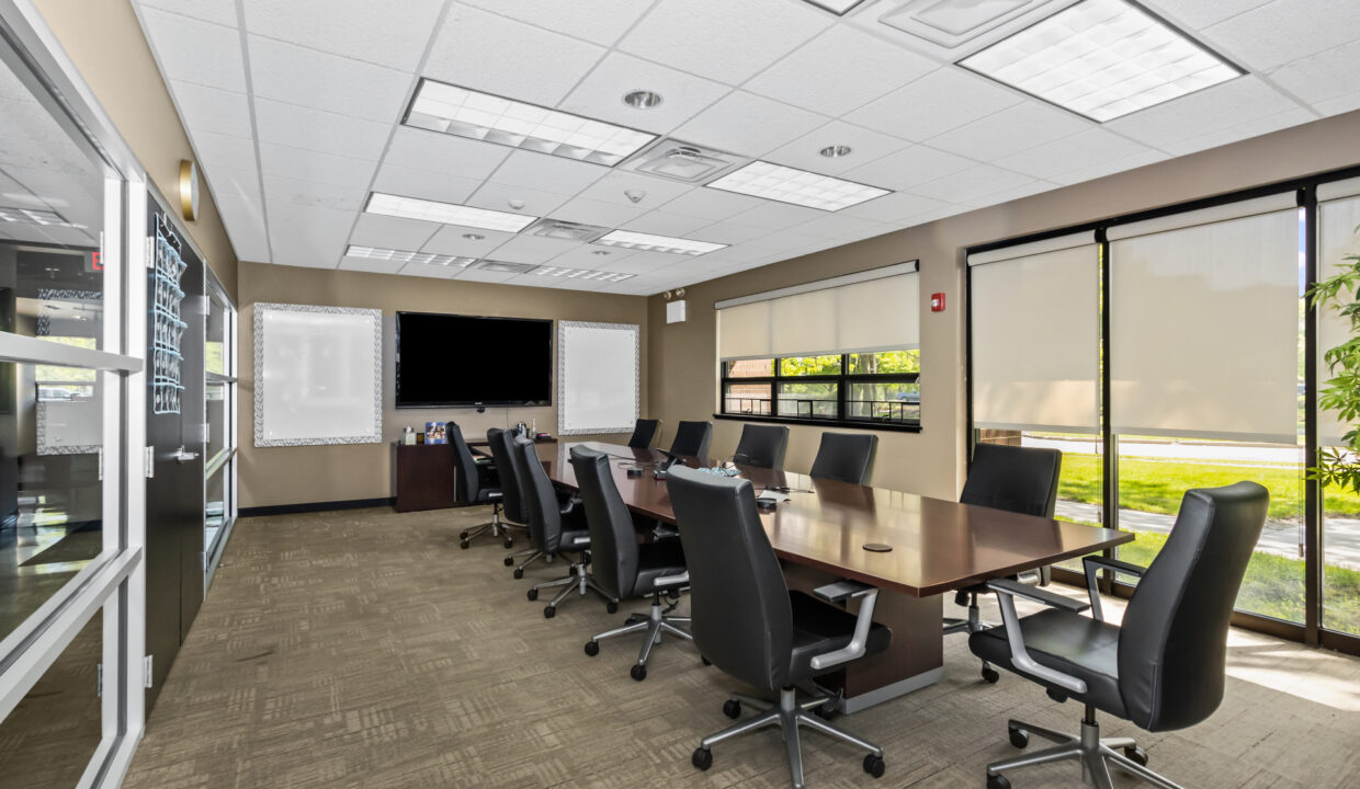 012_hdr_v501850_1conferenceroom1