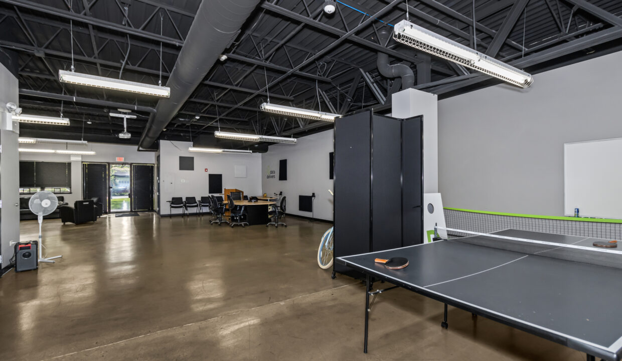 013_hdr_v501850_1commonroom2