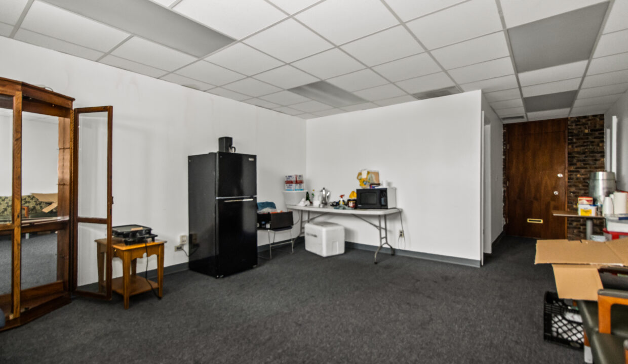 015_hdr_v501965_2officespace1