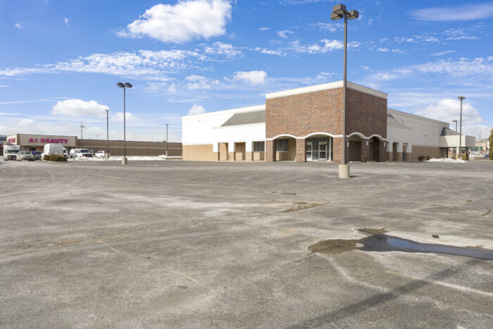 16,709 SF free-standing retail center in Milwaukee, WI