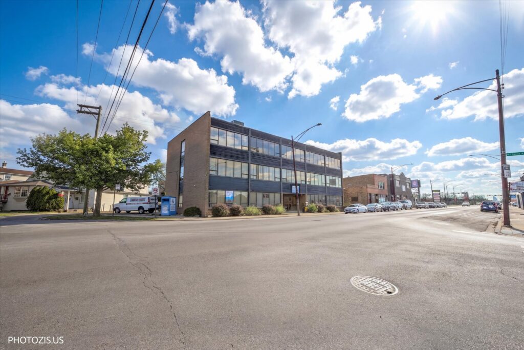 For Sale: Newly Updated Office Building in Jefferson Park