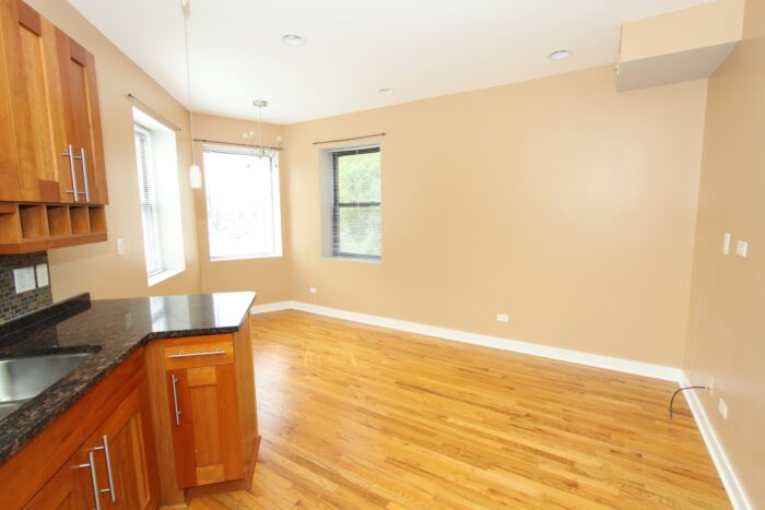 10 Unit Multi-Family Building: Located at Barry and Clybourn in Roscoe Village