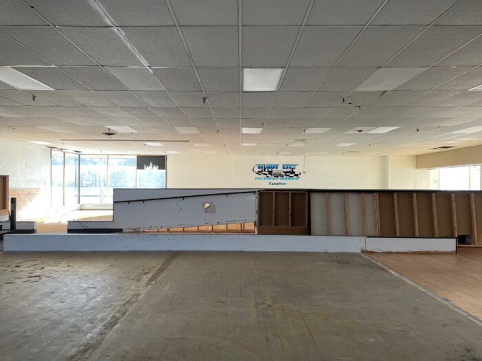 Freestanding Building on Hard Corner in Arlington Heights