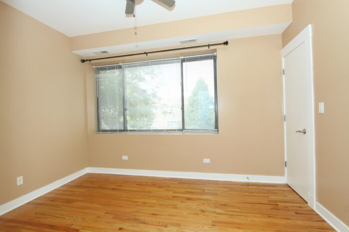10 Unit Multi-Family Building: Located at Barry and Clybourn in Roscoe Village