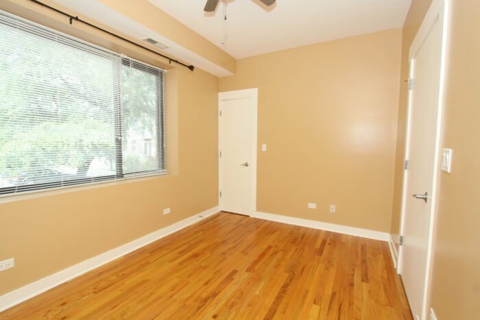 10 Unit Multi-Family Building: Located at Barry and Clybourn in Roscoe Village