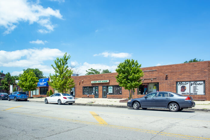 Retail Strip Shopping Center in Woodlawn/Hyde Park