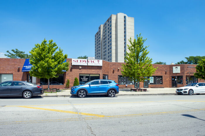 Retail Strip Shopping Center in Woodlawn/Hyde Park