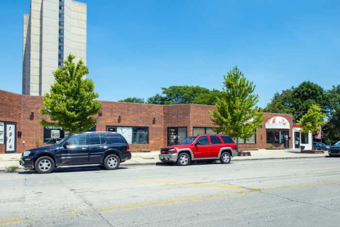 Retail Strip Shopping Center in Woodlawn/Hyde Park