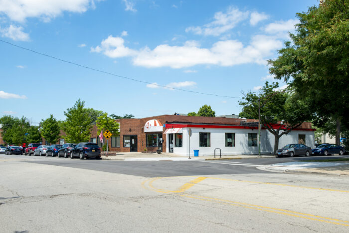 Retail Strip Shopping Center in Woodlawn/Hyde Park