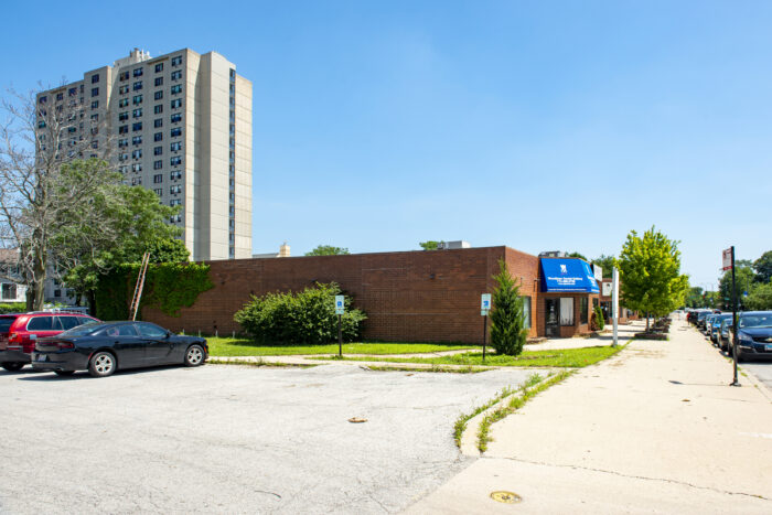 Retail Strip Shopping Center in Woodlawn/Hyde Park