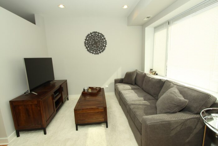 10 Unit Multi-Family Building: Located at Barry and Clybourn in Roscoe Village