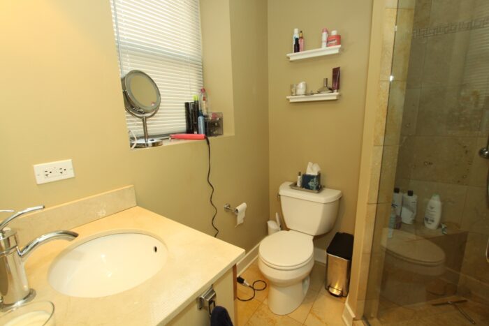 10 Unit Multi-Family Building: Located at Barry and Clybourn in Roscoe Village