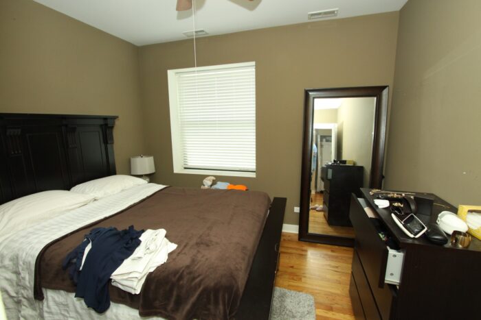 10 Unit Multi-Family Building: Located at Barry and Clybourn in Roscoe Village