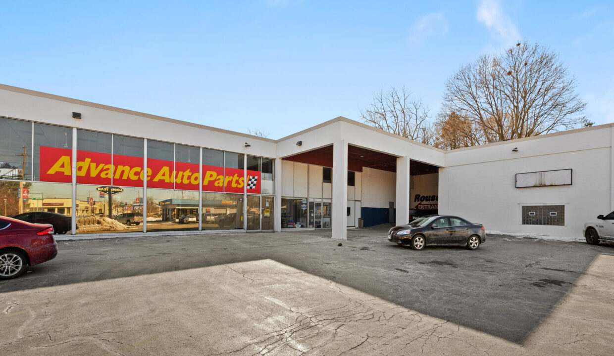 211 S Milwaukee Ave Libertyville IL 60048 USA-001-013-0001-MLS_Size_0