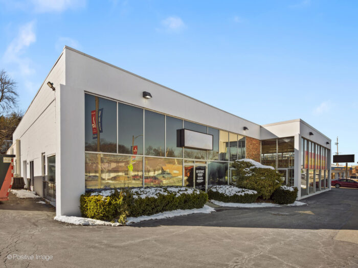 For Sale: Former Advanced Auto on Heavily Trafficked Milwaukee