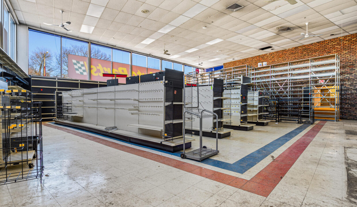 211 S Milwaukee Ave Libertyville IL 60048 USA-011-007-0011-MLS_Size_0