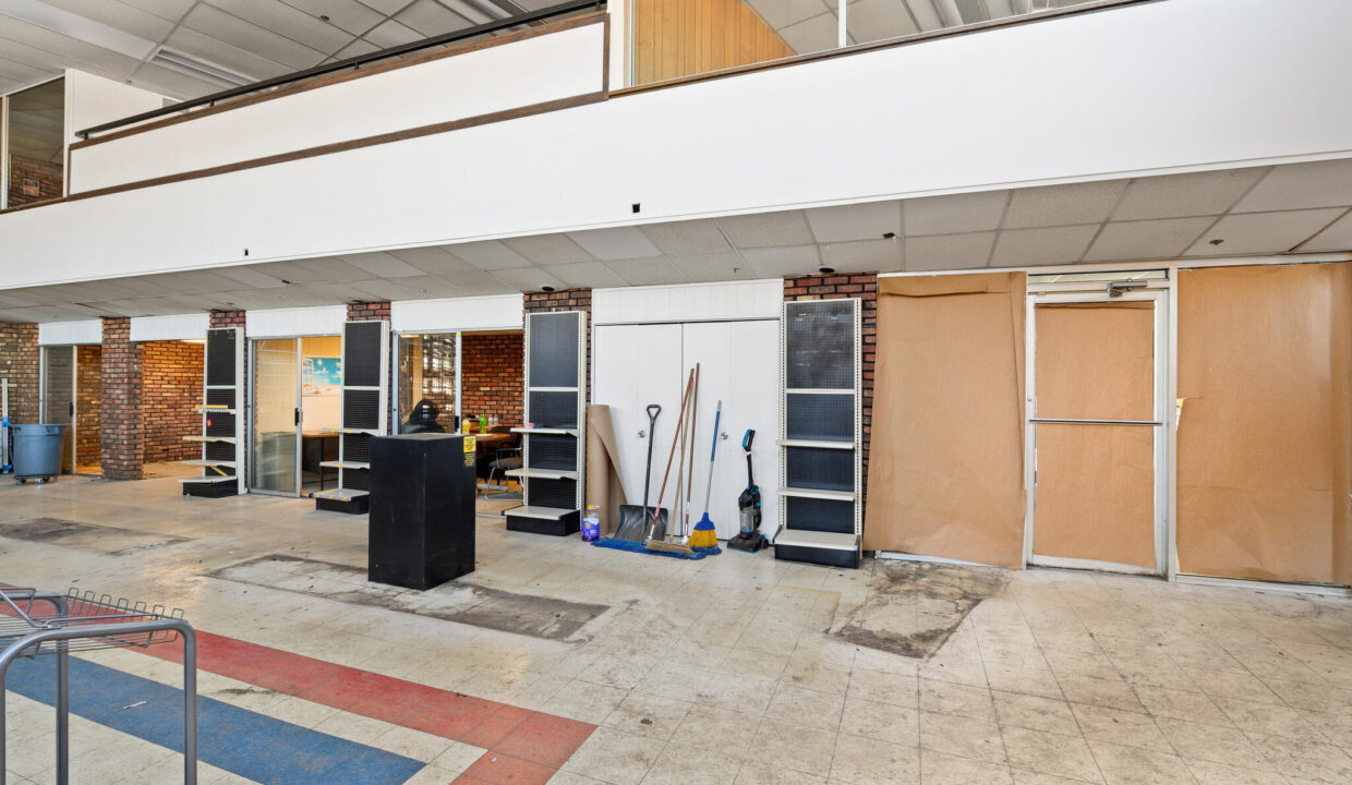 211 S Milwaukee Ave Libertyville IL 60048 USA-013-015-0013-MLS_Size - Copy