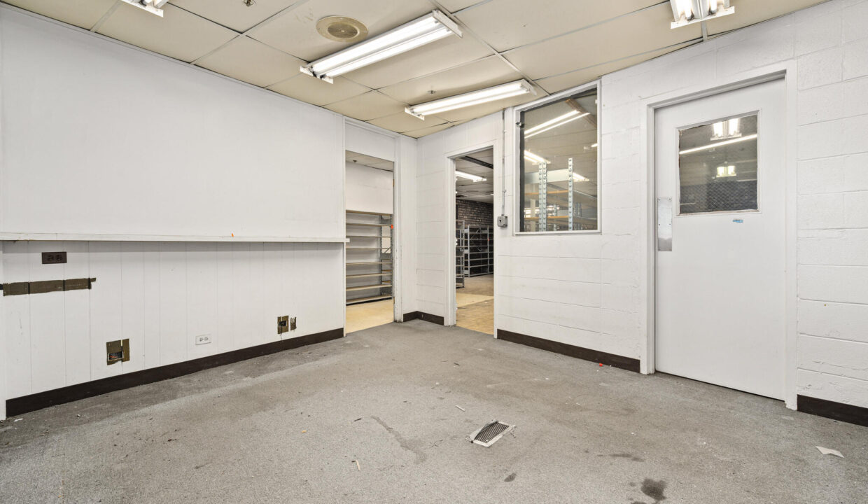 211 S Milwaukee Ave Libertyville IL 60048 USA-015-012-0015-MLS_Size - Copy