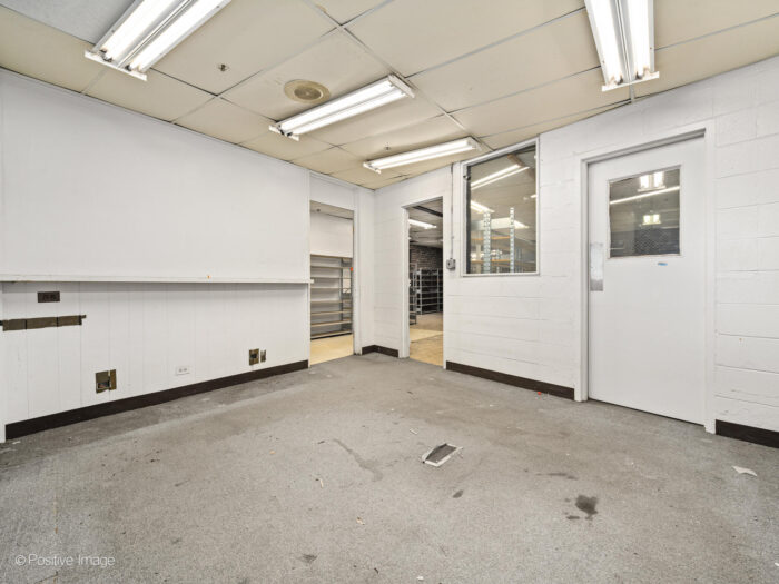 For Sale: Former Advanced Auto  on Heavily Trafficked Milwaukee